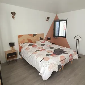 https://charmante-maison-de-ville-les-2b46.midi-pyreneeshotels.com